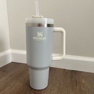 Stanley 40oz quencher flight grey with white handle